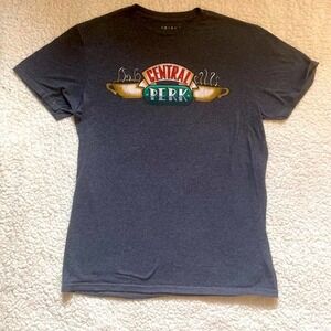 FRIENDS tv show central Perk graphic tee size M